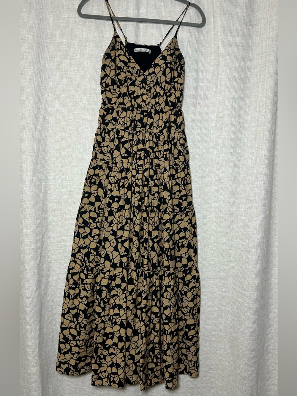Abercrombie & Fitch Black Maxi Dress with Beige Leaf Print - Picture 4 of 11